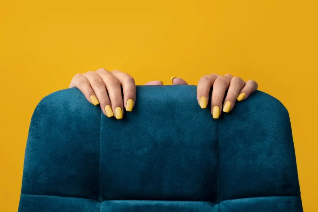 أظافر أكريليك في صالون ديم – لمسة فخامة تعكس أناقتك الحقيقية