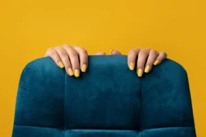 صالون تجميل نسائي الخبر 4 أظافر أكريليك في صالون ديم – لمسة فخامة تعكس أناقتك الحقيقية