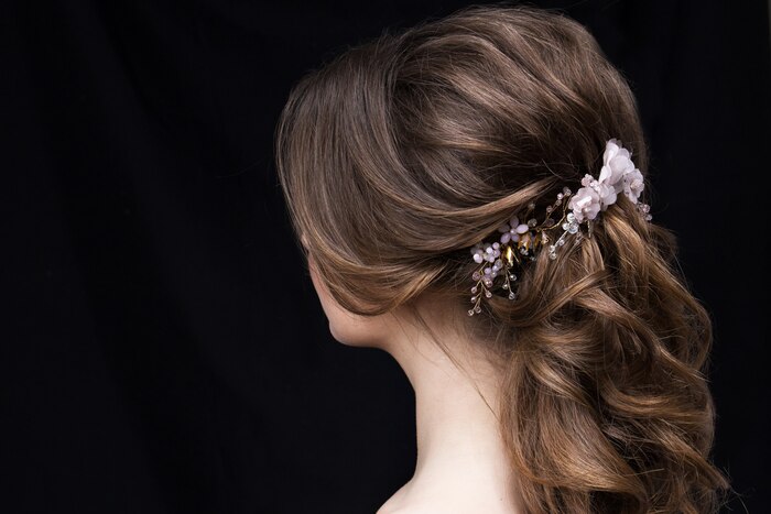 تساريح شعر: دليلك لاختيار التسريحة المثالية لكل مناسبة 4 تساريح شعر تناسب كل أنواع الشعر